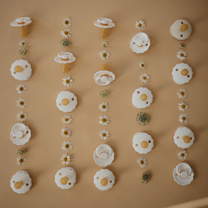 FRIGG Daisy Natural Rubber Pacifier 2-Pack - Nature Baby Outfitter