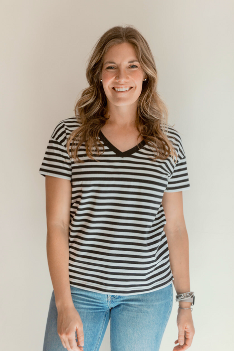 FINAL SALE V-Neck Full Zip Breastfeeding Tee - Gray - Nature Baby Outfitter