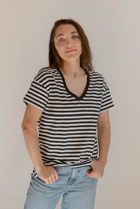 FINAL SALE V-Neck Full Zip Breastfeeding Tee - Gray - Nature Baby Outfitter