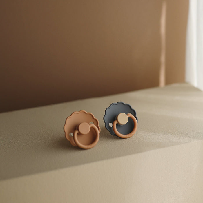 FRIGG Daisy Natural Rubber Pacifier 2-Pack - Nature Baby Outfitter