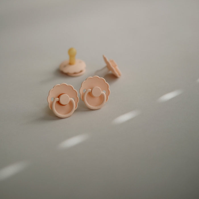 FRIGG Daisy Natural Rubber Pacifier 2-Pack - Nature Baby Outfitter