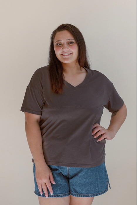 FINAL SALE V-Neck Full Zip Breastfeeding Tee - Gray - Nature Baby Outfitter