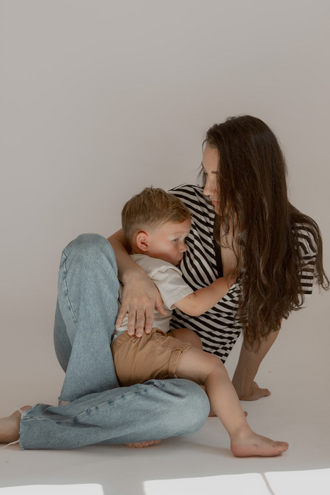 FINAL SALE V-Neck Full Zip Breastfeeding Tee - Gray - Nature Baby Outfitter