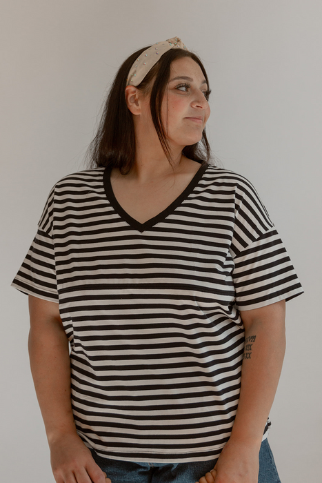 FINAL SALE V-Neck Full Zip Breastfeeding Tee - Gray - Nature Baby Outfitter