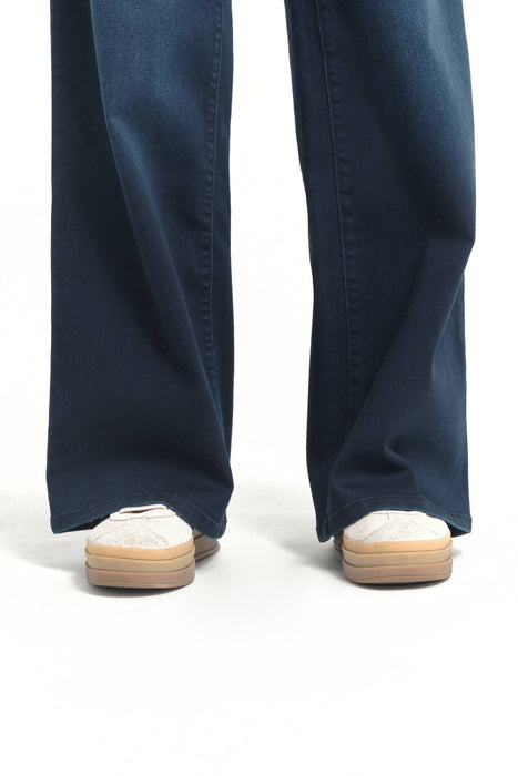 Maternity 32" Better Butter Wide Leg Jean in Yanique