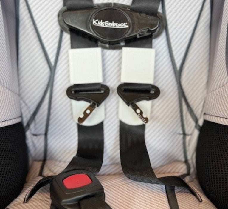 BuckleBuddeez • Toddler | Car Seat Strap Aligner