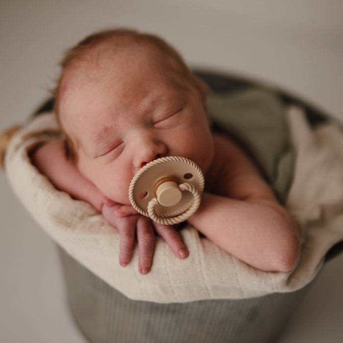 FRIGG Rope Natural Rubber Pacifier 2-Pack - Nature Baby Outfitter