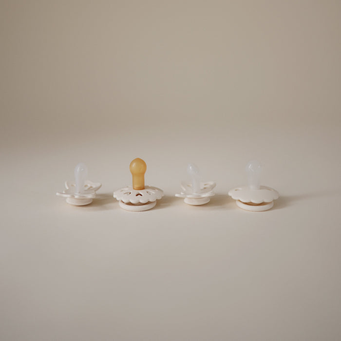 FRIGG Baby's First Pacifier Floral Heart (Cream) 4-Pack