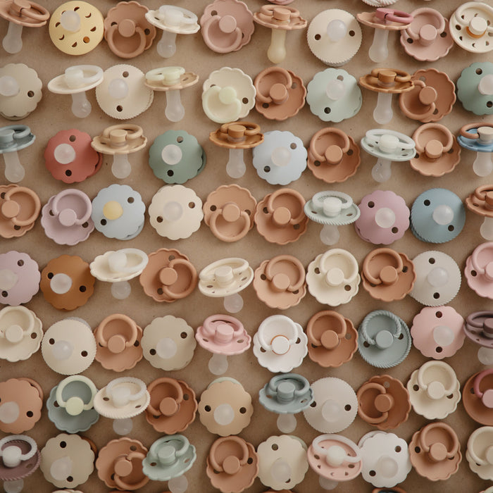 FRIGG Daisy Silicone Pacifier 2-Pack - Nature Baby Outfitter